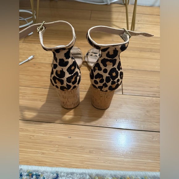 INC Womens cheetah heels - Picture 2 of 4